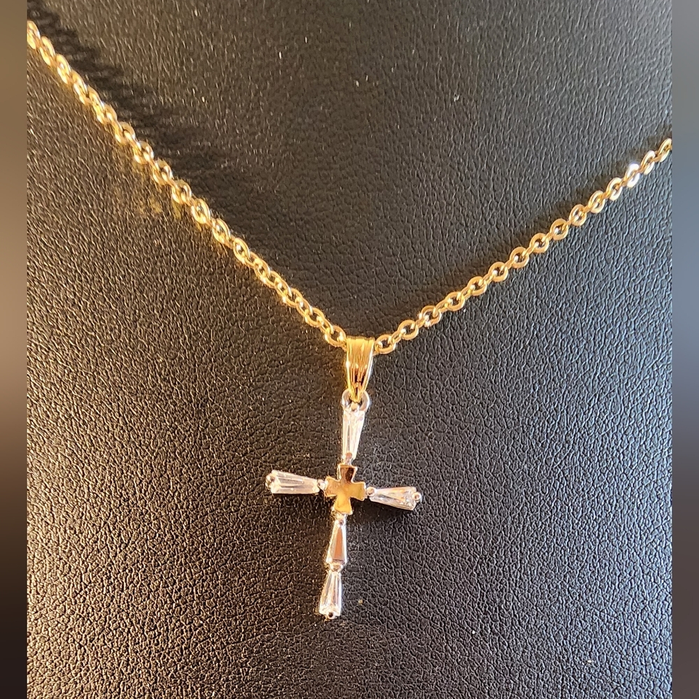Avon Goldtone Cross Necklace with Baguette Crystals EUC - Picture 2 of 5